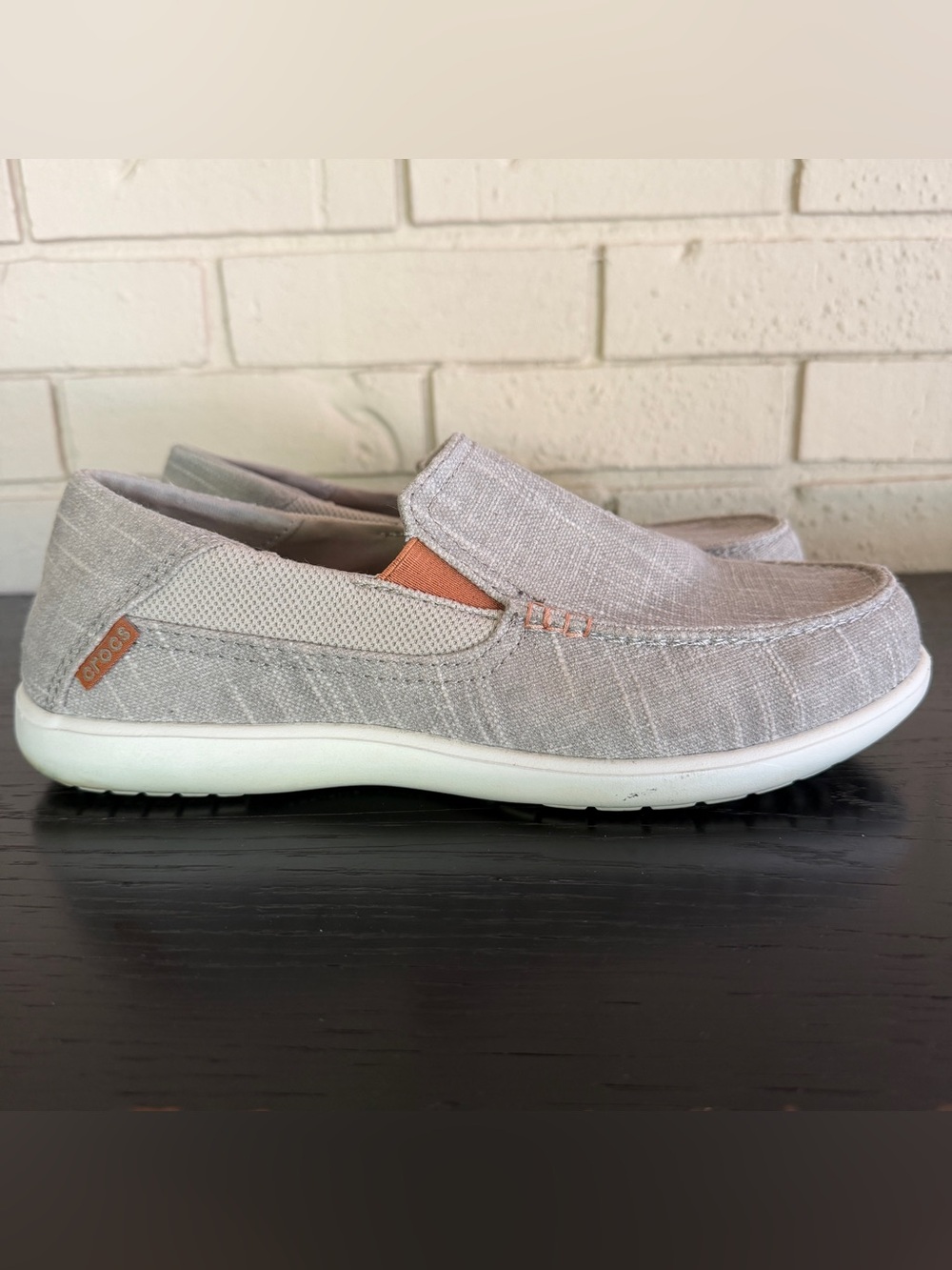 Crocs Santa Cruz 2 Luxe Shoes Mens Size 9 Beige Slip On Casual Loafers Shoes